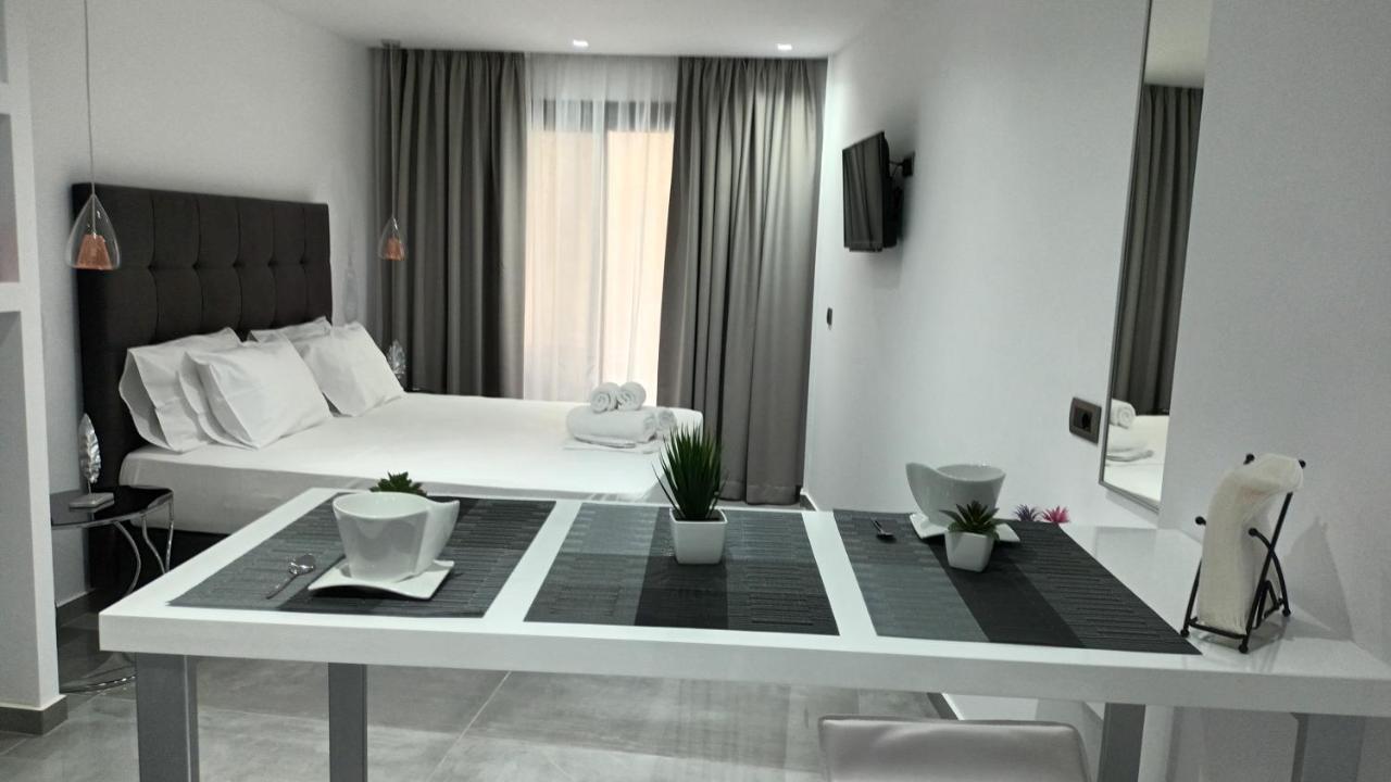 Km Luxury Apart Downtown 이라클리온 외부 사진